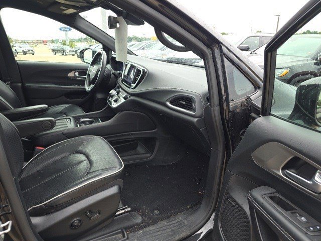 2021 Chrysler Pacifica Limited photo 17