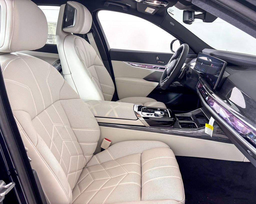 2025 Bmw 750e 750e xDrive photo 17
