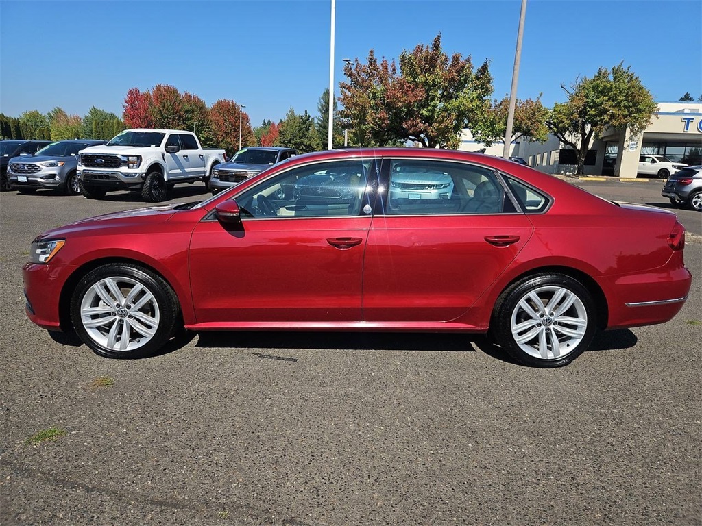 2019 Volkswagen Passat 2.0T Wolfsburg Edition photo 2