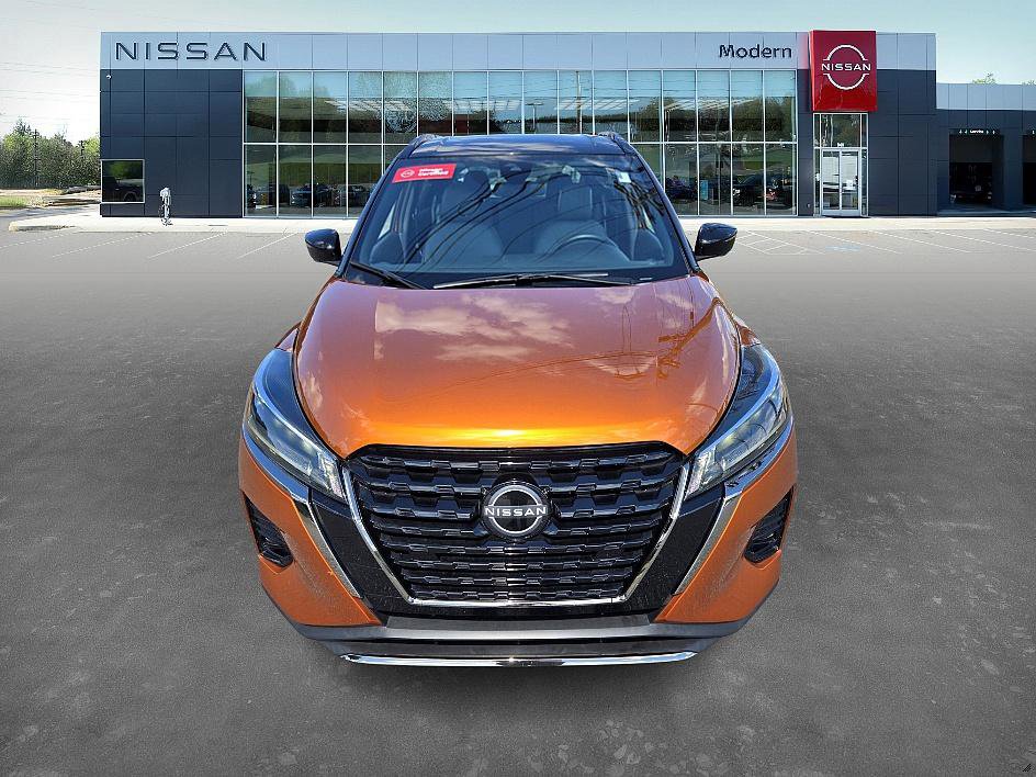 2023 Nissan Kicks SR photo 2