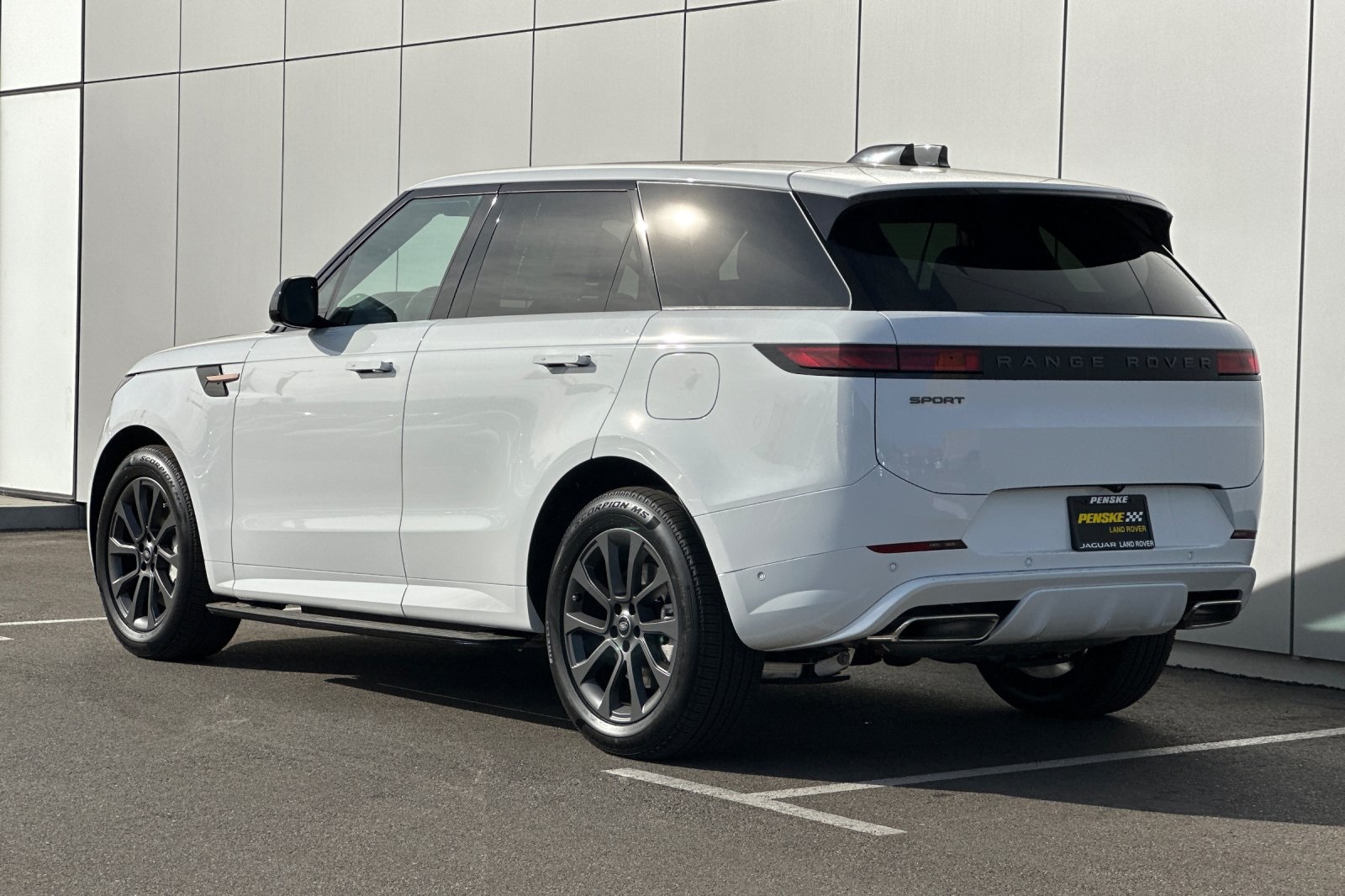 2025 Land Rover Range Rover Sport SE photo 4