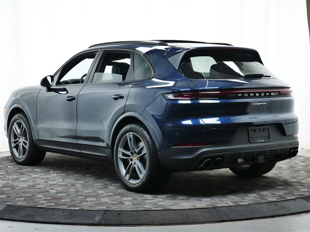 2025 Porsche Cayenne Base photo 3