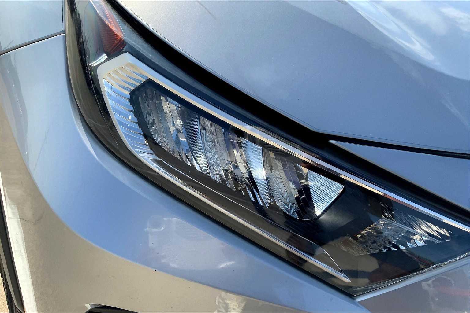2019 Toyota RAV4 XLE photo 24