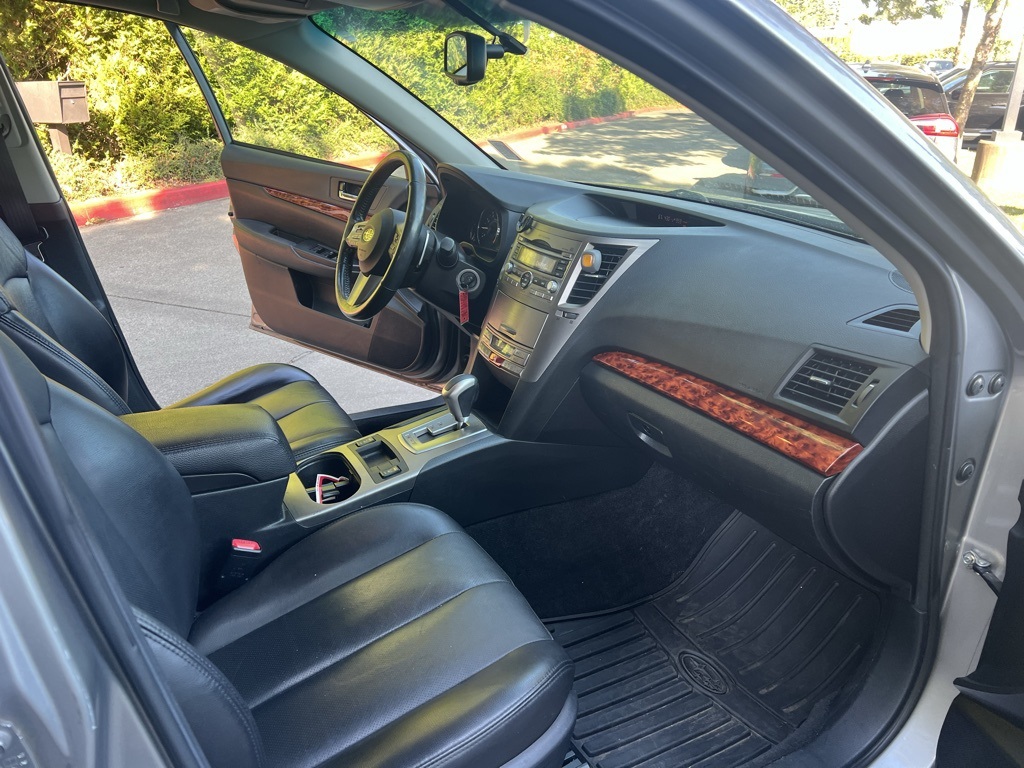 2010 Subaru Outback 2.5i photo 22
