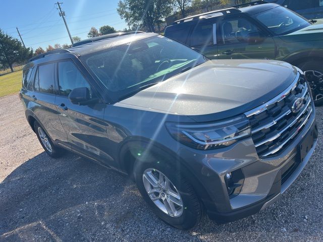 2026 Ford Explorer photo 2