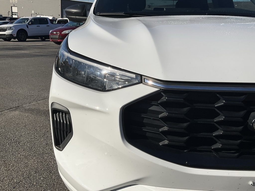 2023 Ford Escape ST-Line photo 2