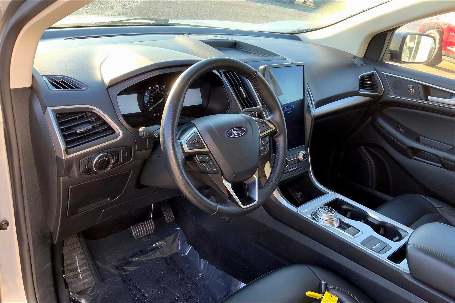 2024 Ford Edge SEL photo 16