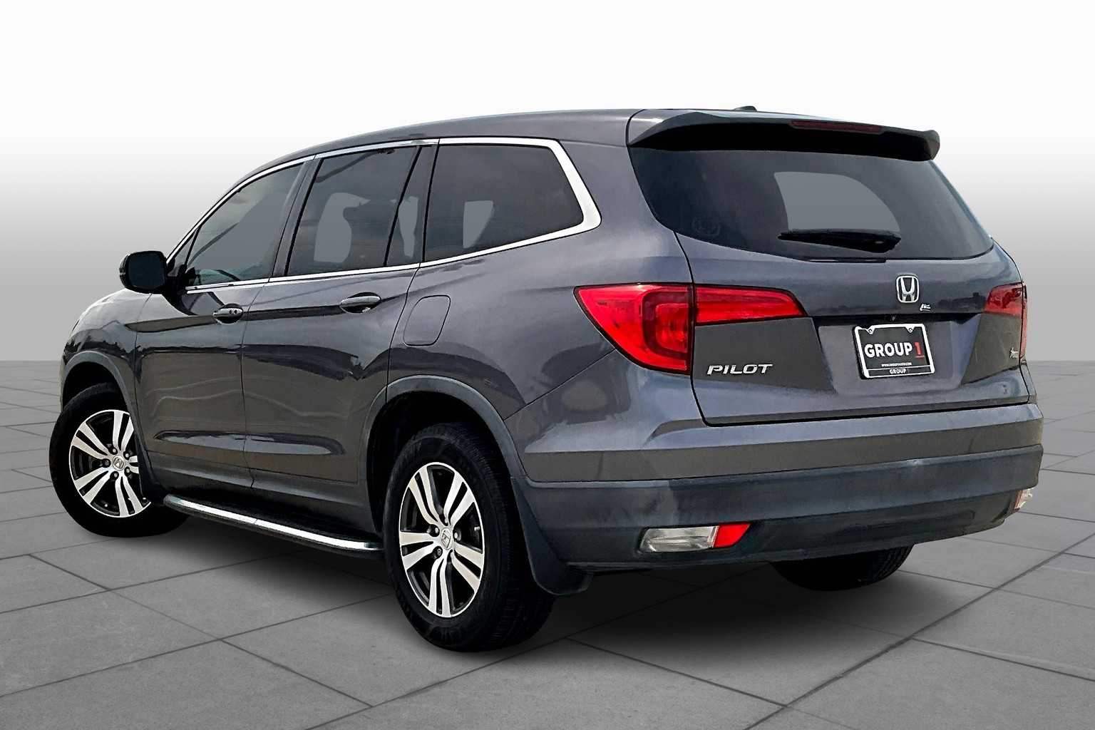 2017 Honda Pilot EX photo 10