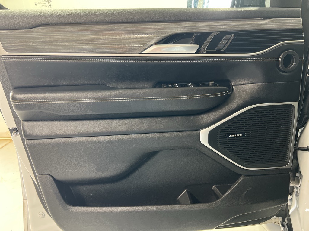 2023 Jeep Wagoneer L Series II photo 22