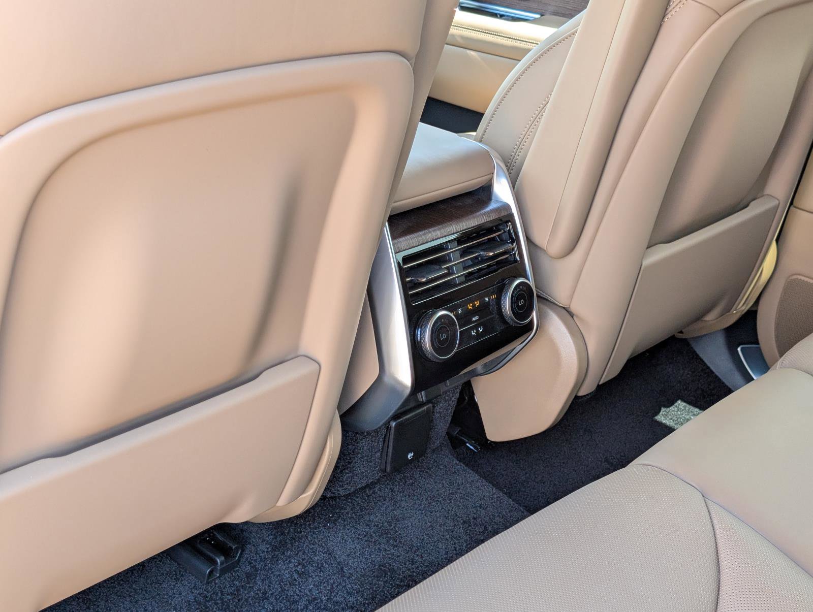 2025 Land Rover Range Rover SE photo 22