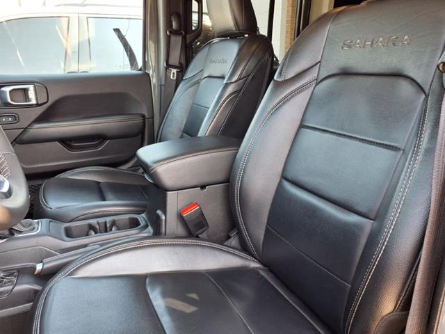 2023 Jeep Wrangler Sahara 4xe photo 3