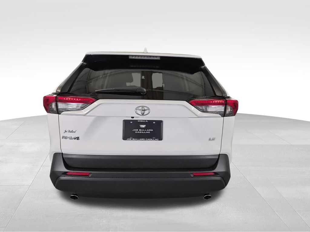 2025 Toyota RAV4 LE photo 4
