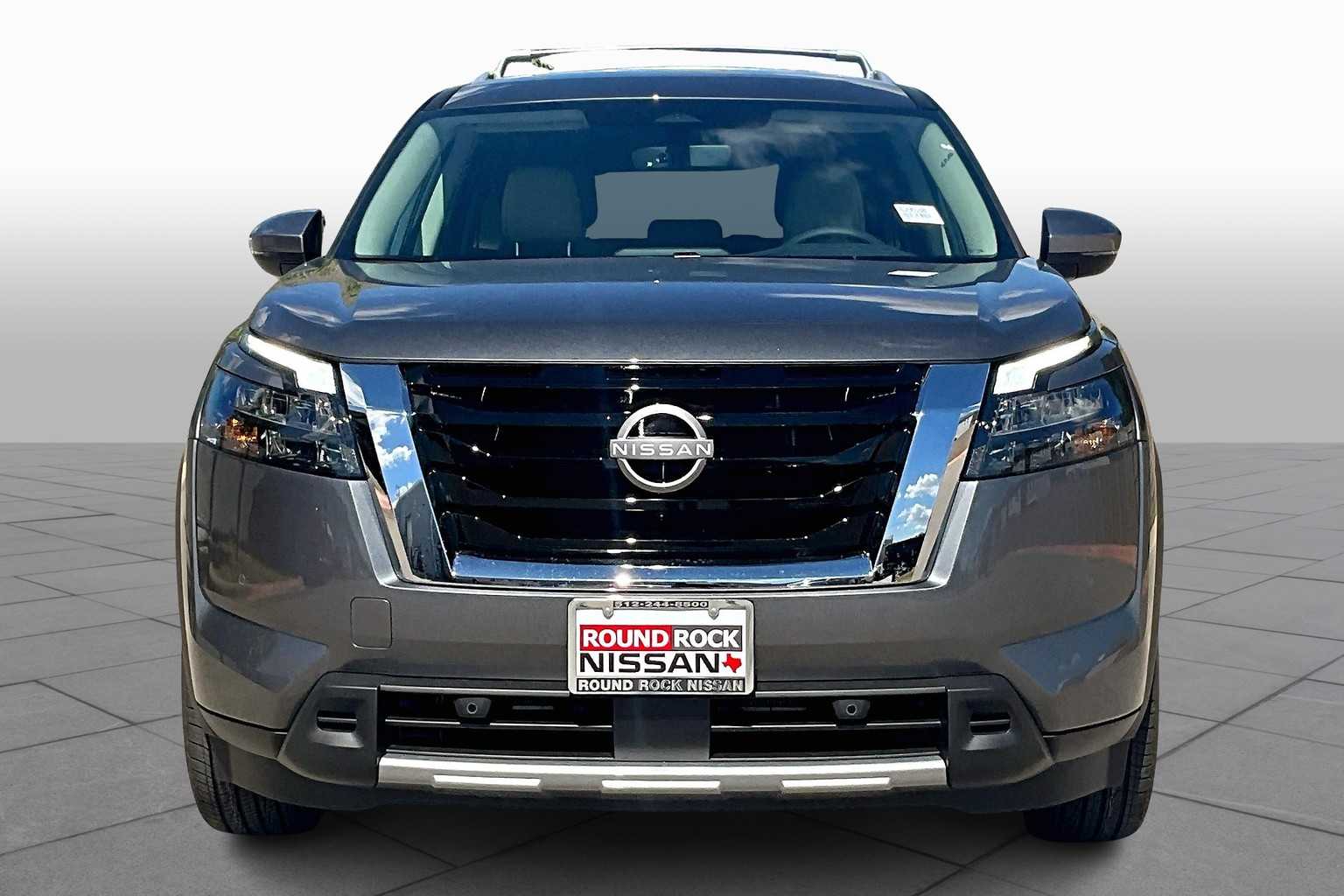 2025 Nissan Pathfinder SL photo 3