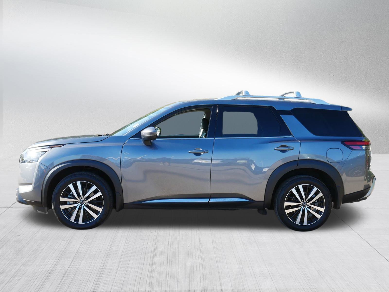 2025 Nissan Pathfinder Platinum photo 4