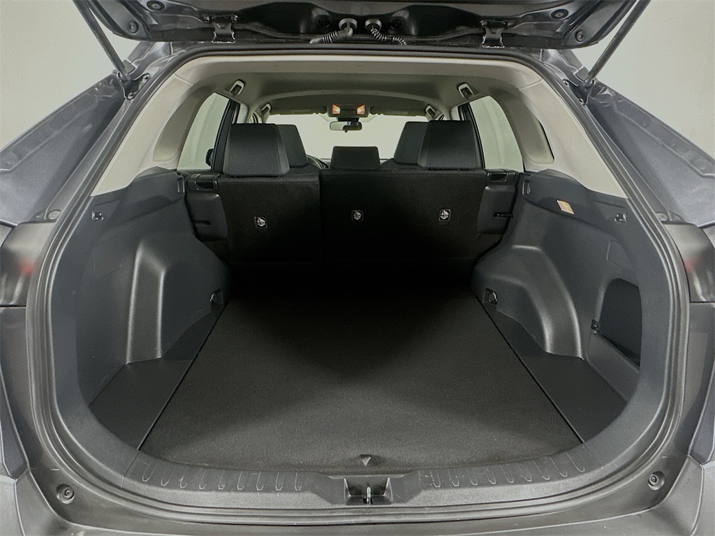2019 Toyota RAV4 LE photo 11