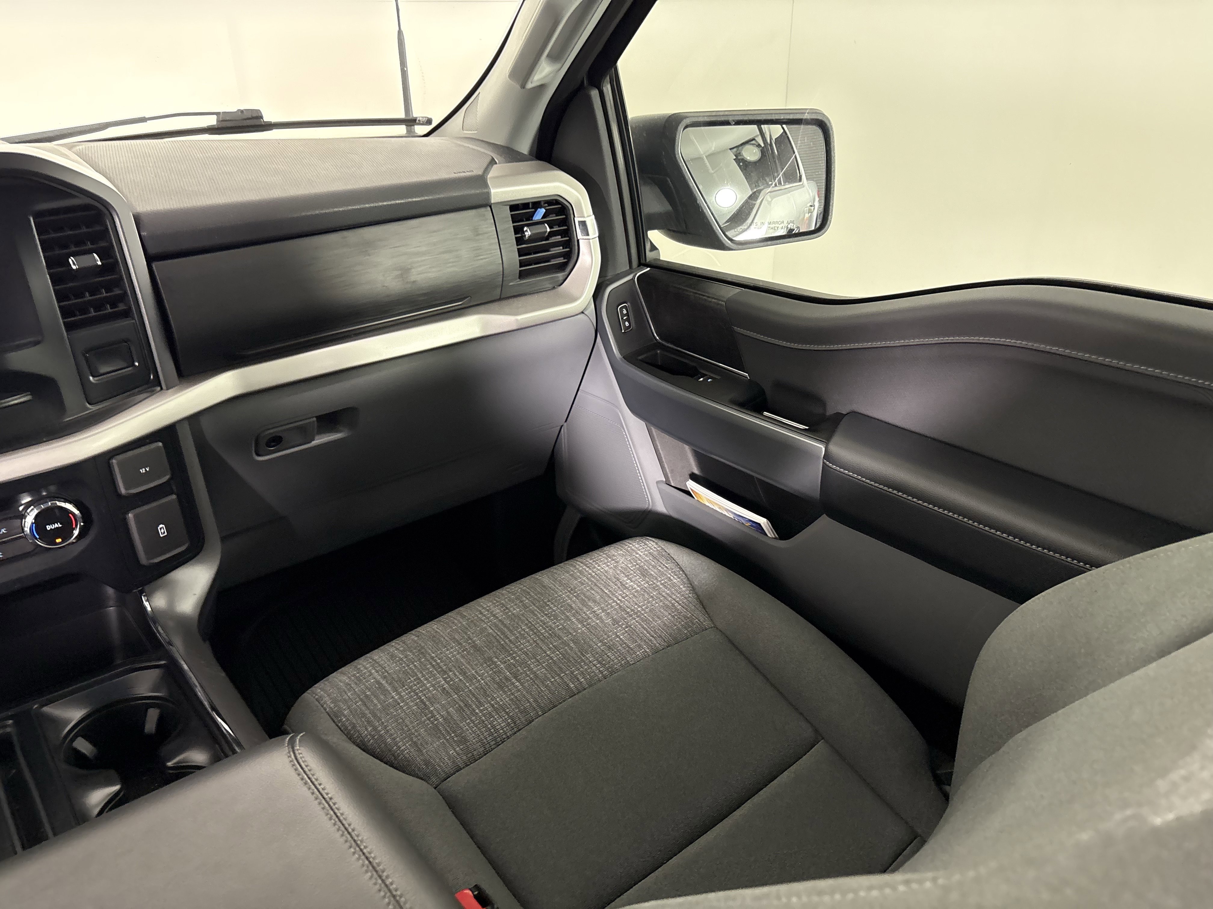 2023 Ford F-150 XLT photo 12