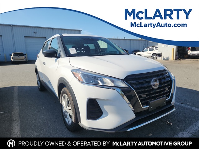 2023 Nissan Kicks S's photo