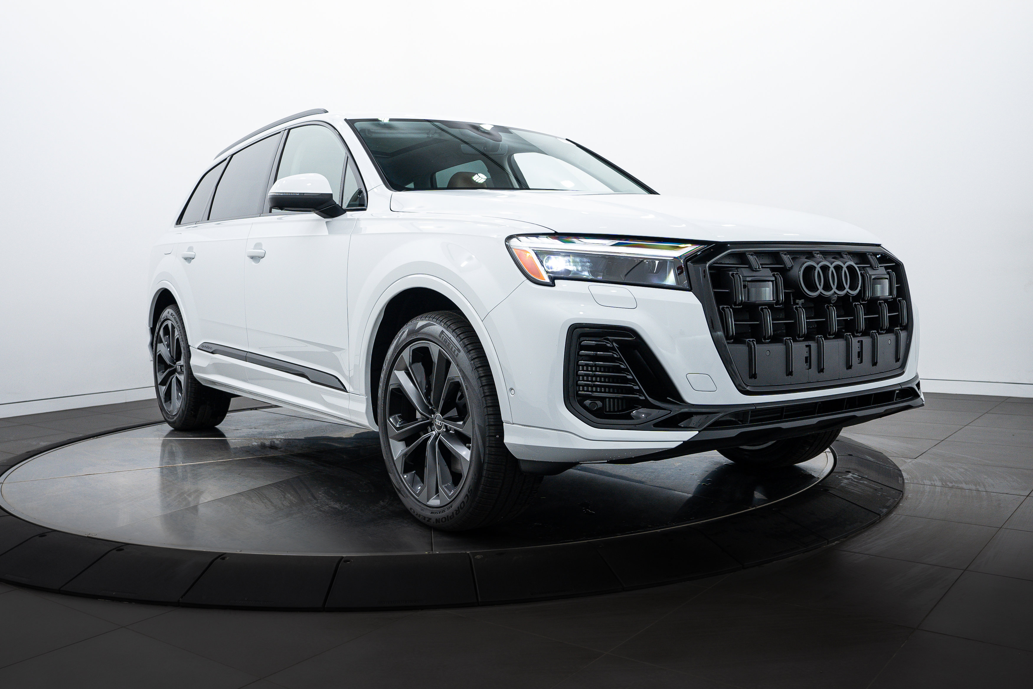 2025 Audi Q7 Premium Plus photo 2