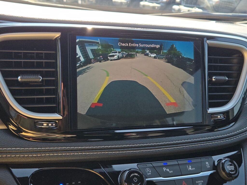 2026 Chrysler Pacifica photo 26
