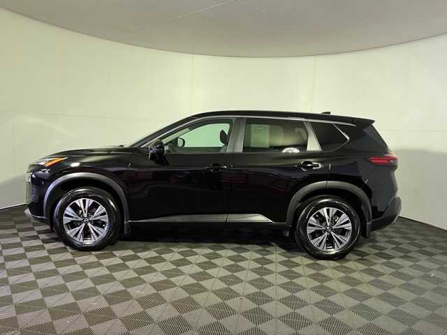 2022 Nissan Rogue SV photo 2