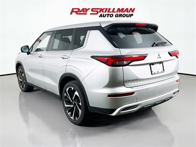 2022 Mitsubishi Outlander SE photo 3