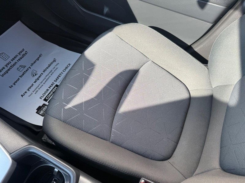 2024 Toyota RAV4 Hybrid XLE photo 26