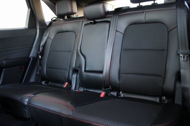 2025 Ford Escape ST-Line photo 3