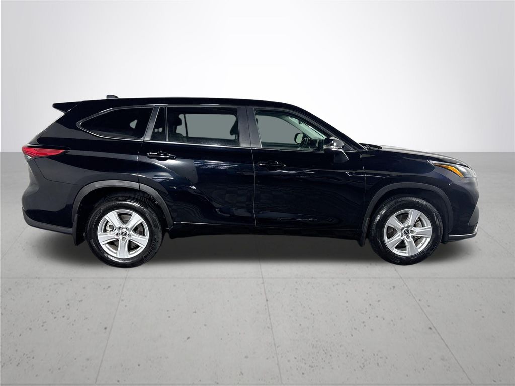 2023 Toyota Highlander L photo 5