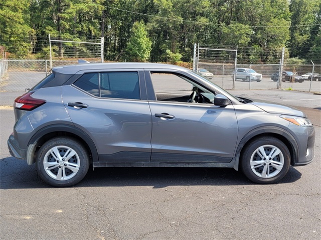 2024 Nissan Kicks S photo 2