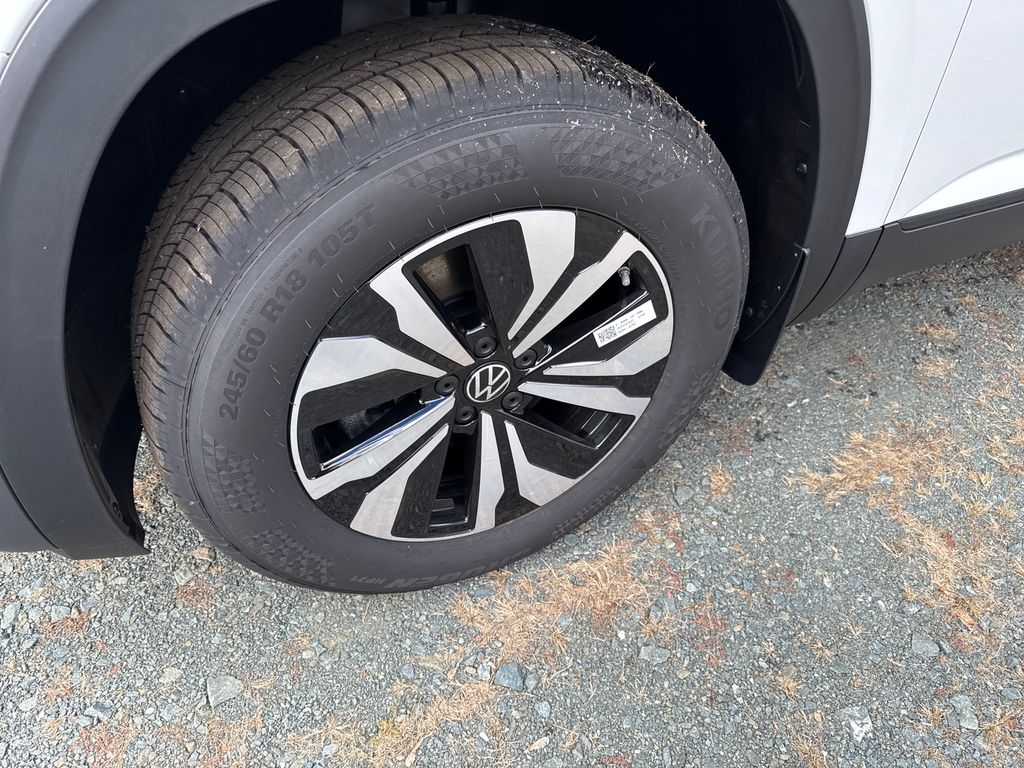 2026 Volkswagen Atlas Cross Sport SE photo 2