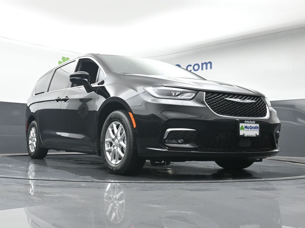 2026 Chrysler Pacifica photo 22