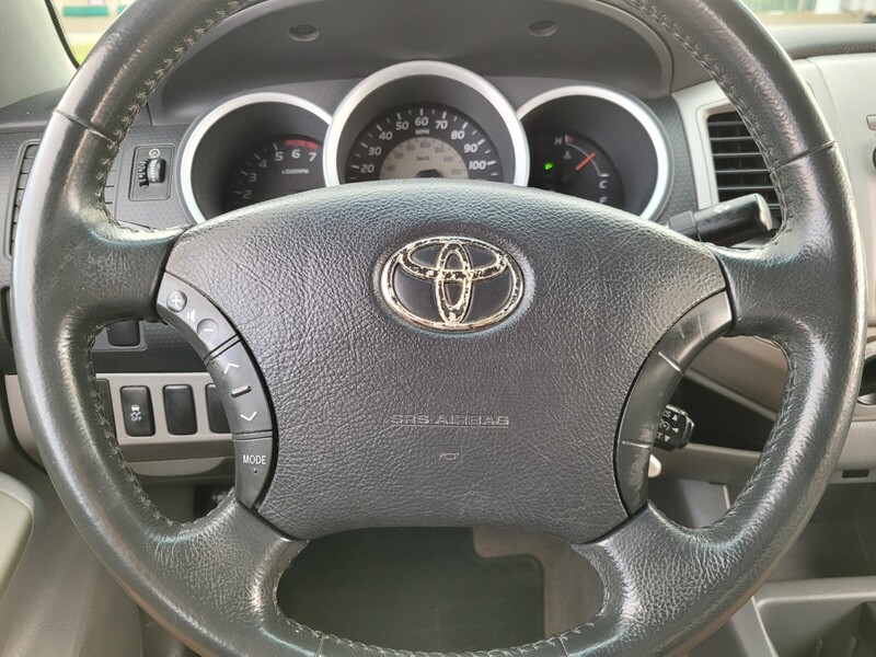 2011 Toyota Tacoma Double Cab V6 PreRunner photo 25