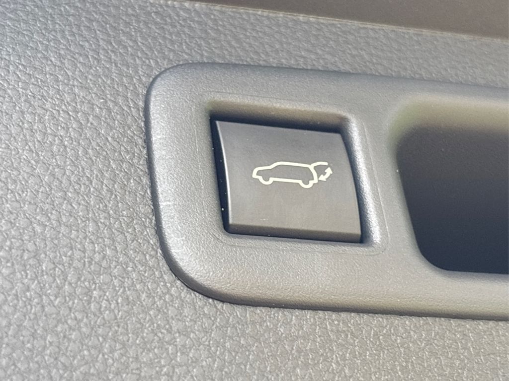 2023 Toyota Highlander L photo 14