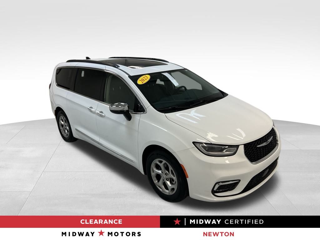 2023 Chrysler Pacifica Limited's photo