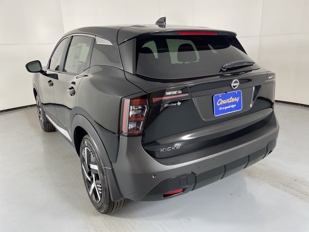 2025 Nissan Kicks SV photo 4