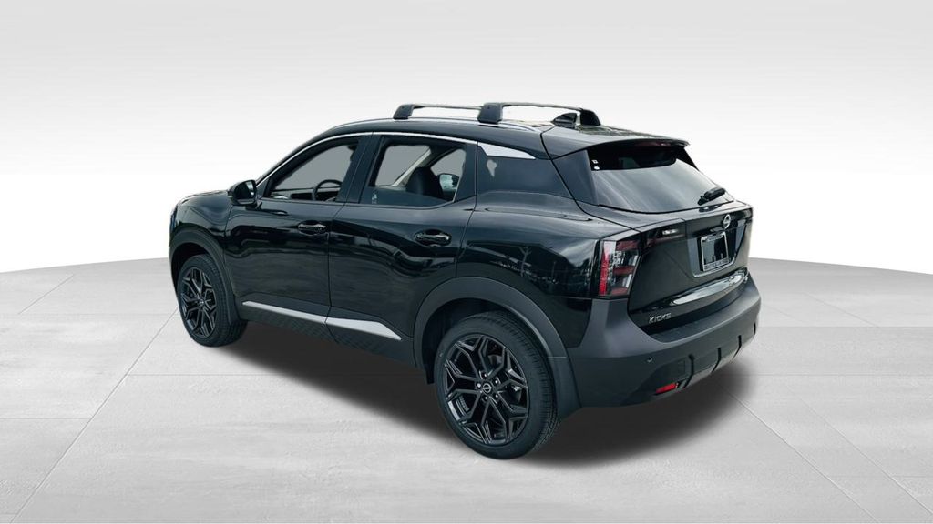 2026 Nissan Kicks SR photo 4