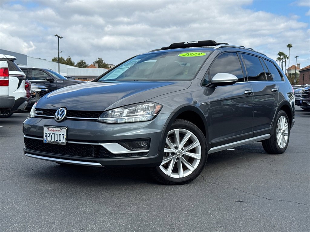 2019 Volkswagen Golf Alltrack 4Motion SEL photo 2