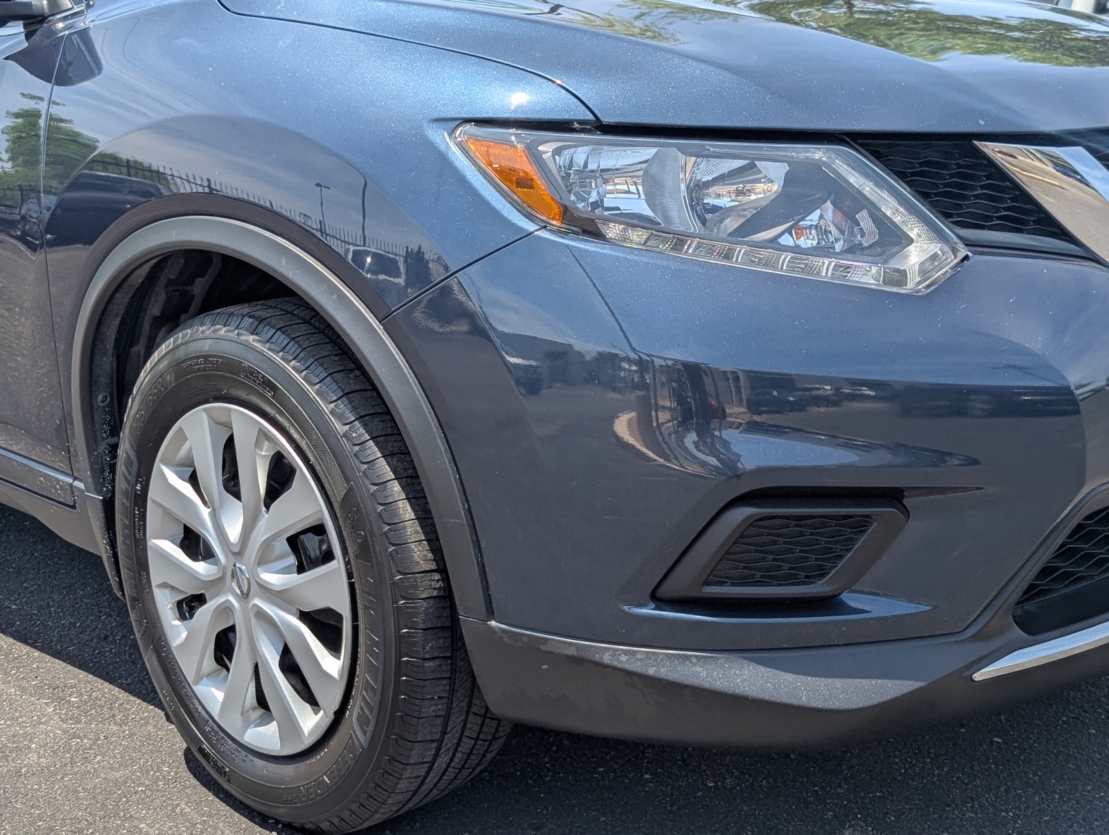 Used 2015 Arctic Blue Metallic Nissan S image 1