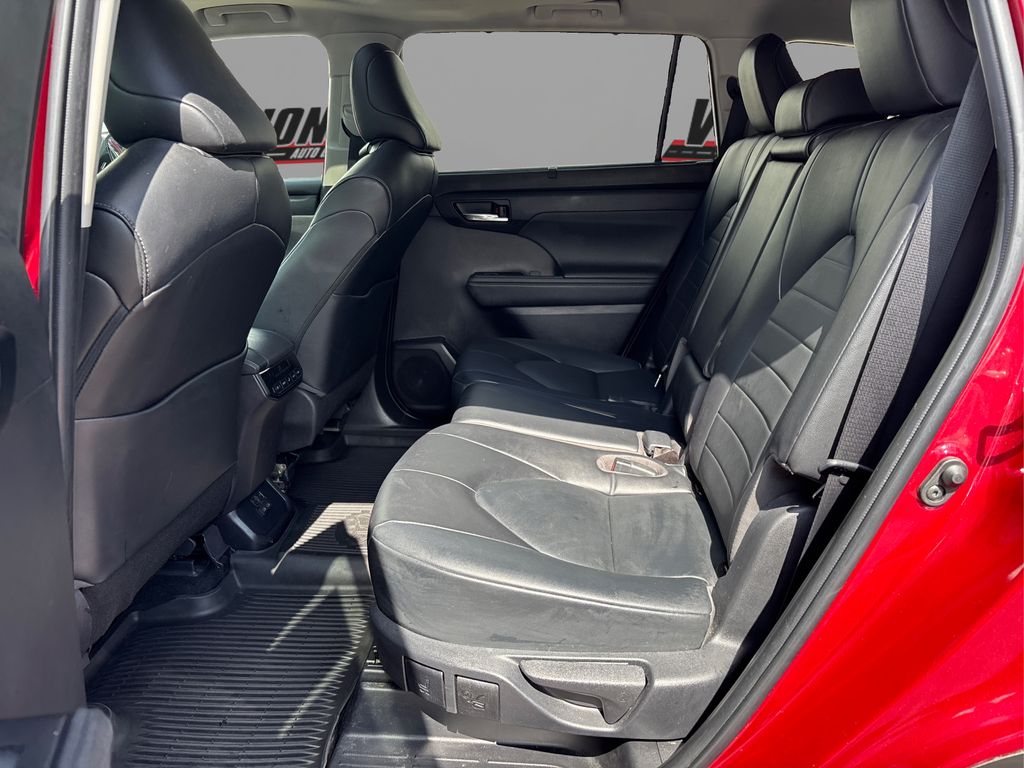 2022 Toyota Highlander XLE photo 10