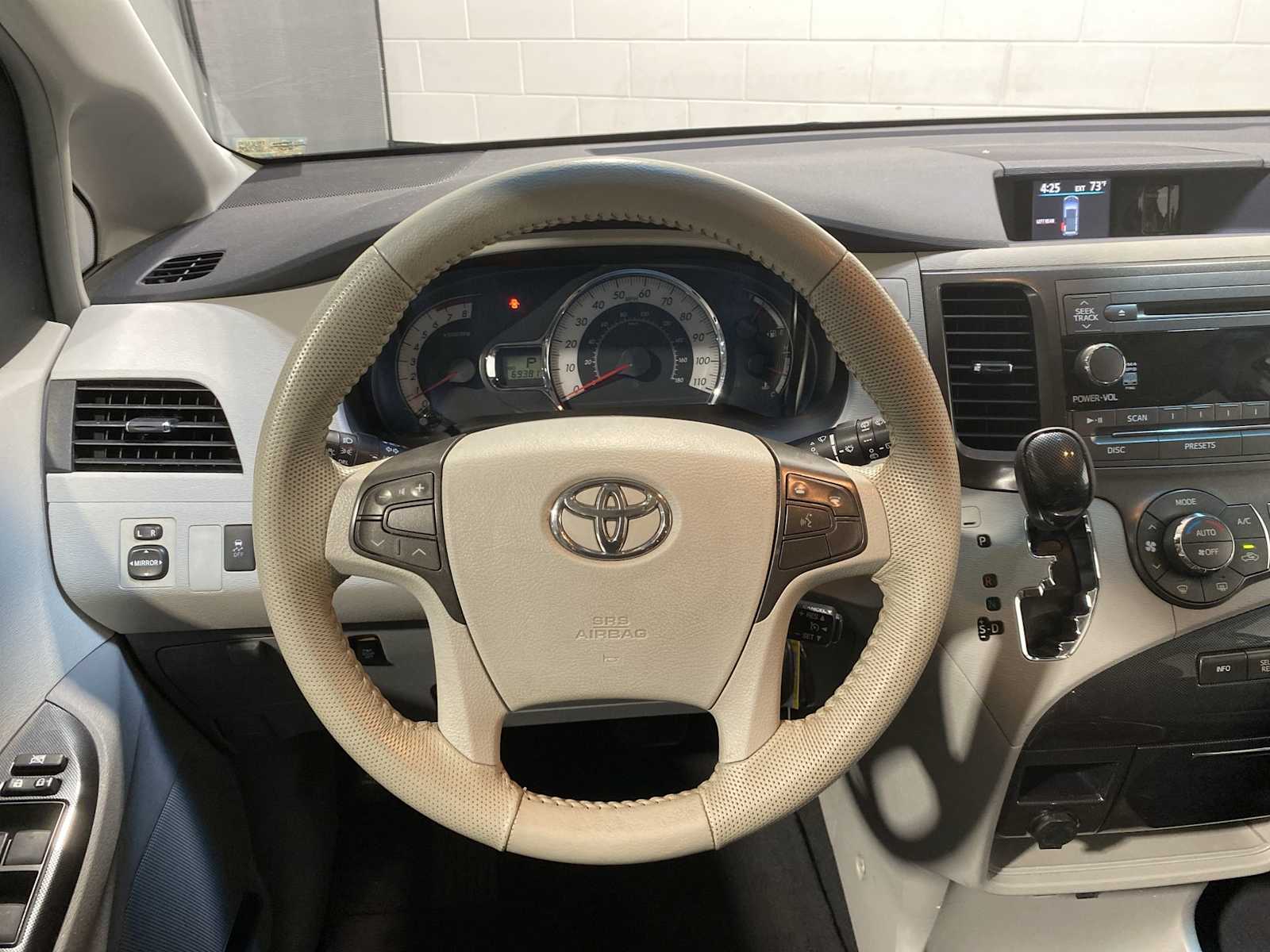 2011 Toyota Sienna SE photo 15