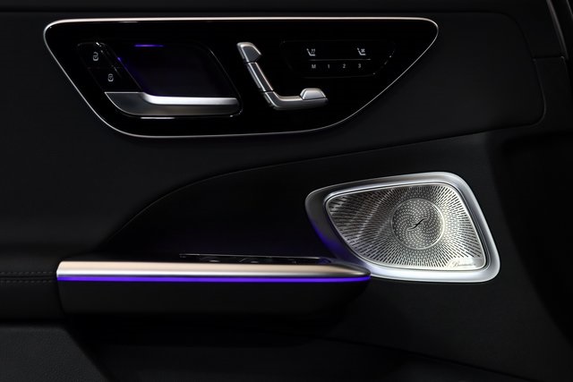 2025 Mercedes Benz C 300 4MATIC photo 3