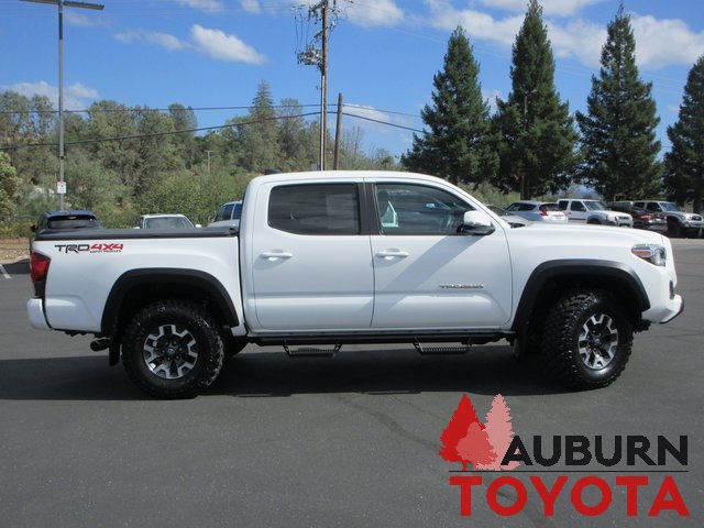 2019 Toyota Tacoma TRD Off-Road photo 2