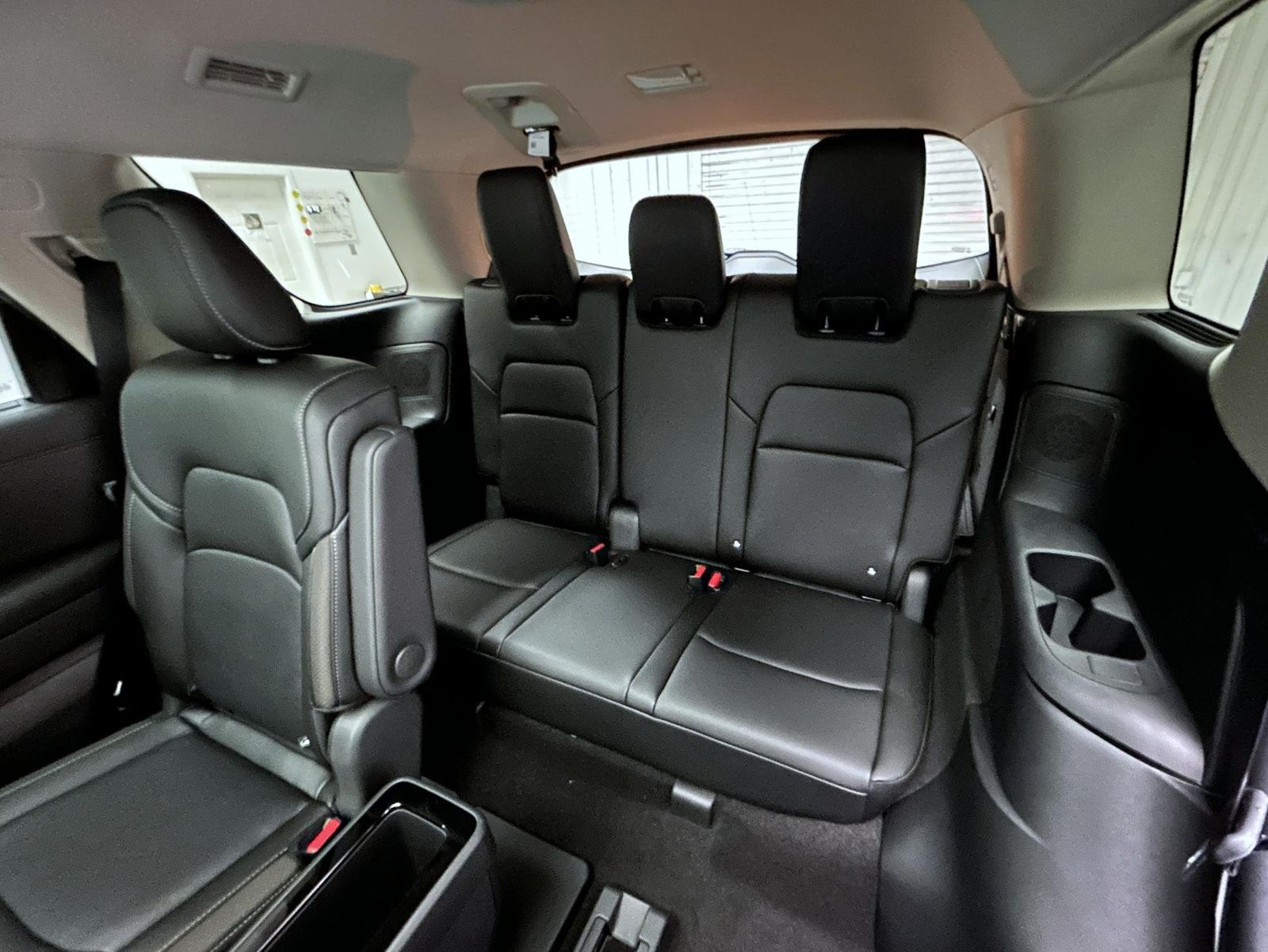 2025 Nissan Pathfinder SL photo 12