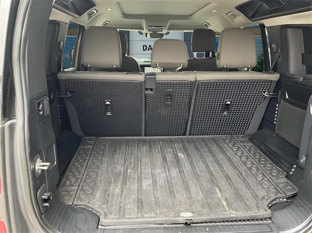 2023 Land Rover Defender 110 SE photo 15