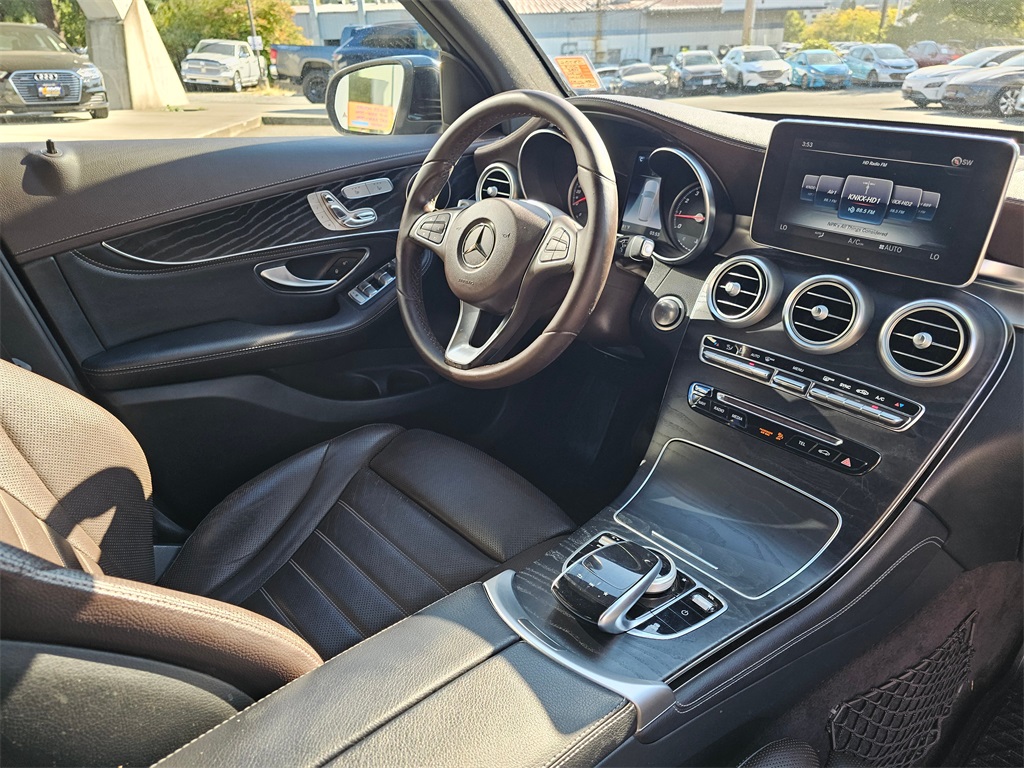 2018 Mercedes Benz GLC 300 4MATIC photo 9