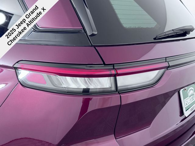 2025 Jeep Grand Cherokee Altitude photo 13
