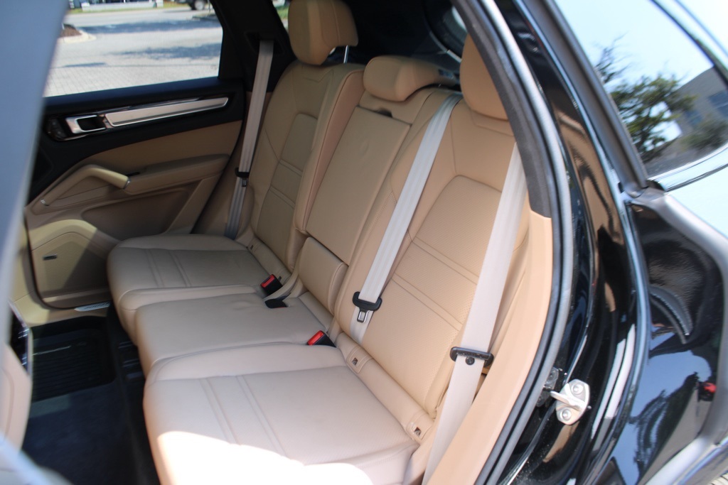 2023 Porsche Cayenne Platinum Edition photo 29