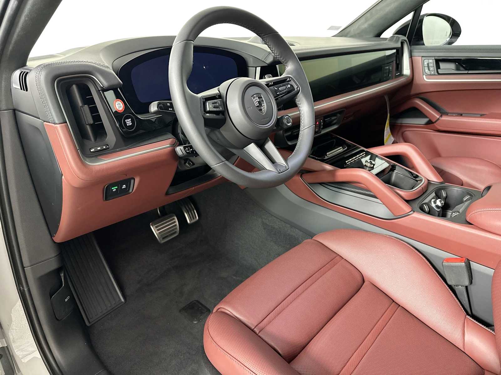 2025 Porsche Cayenne Turbo E-Hybrid Coupe photo 4
