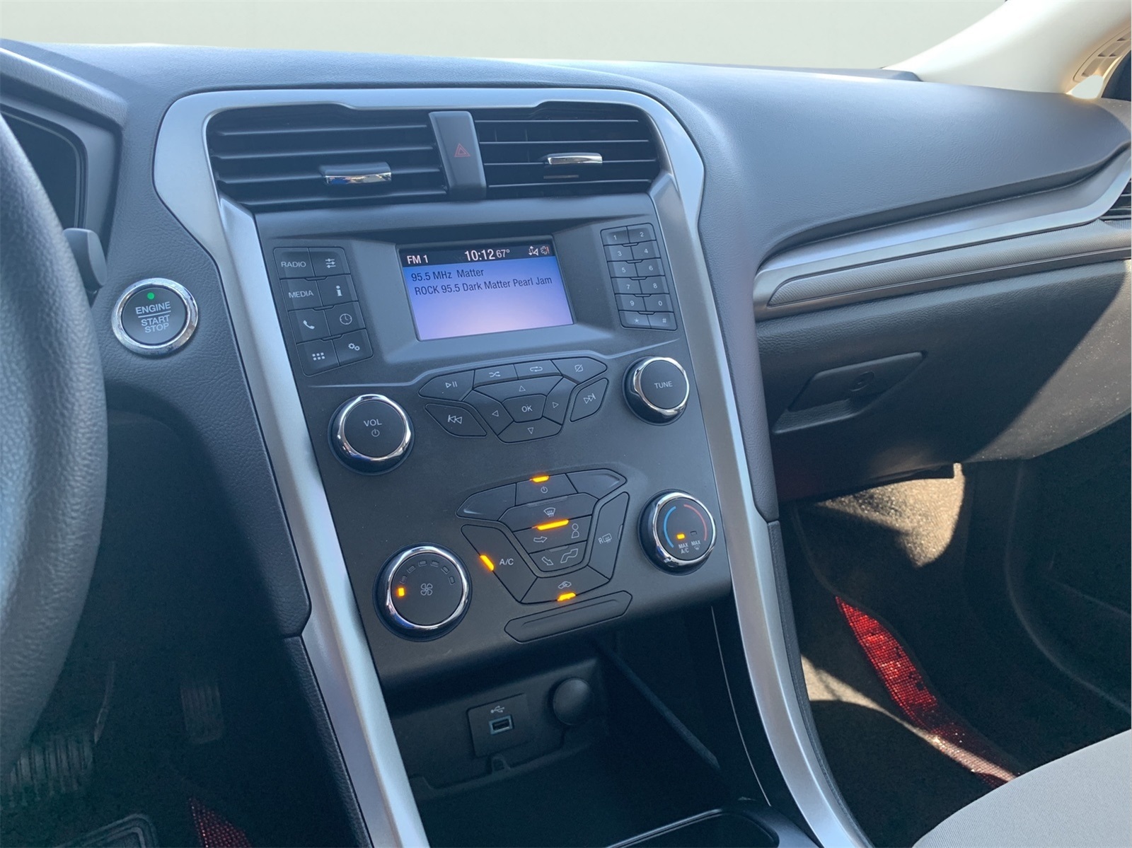 2020 Ford Fusion S photo 21