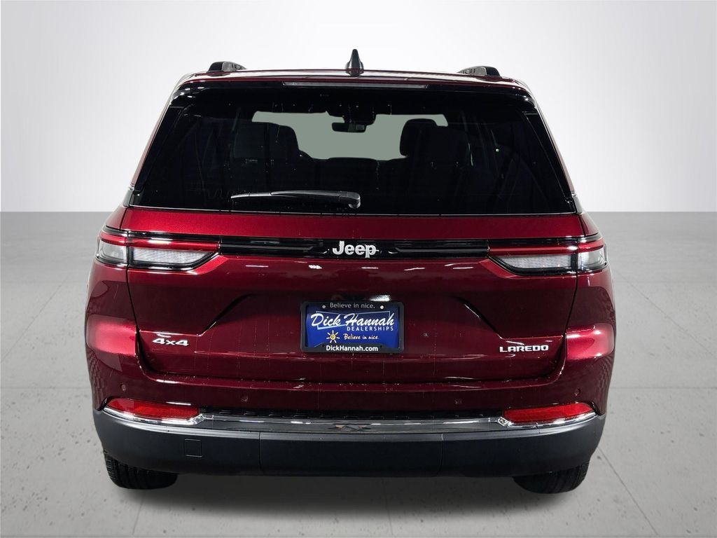 2025 Jeep Grand Cherokee Laredo photo 4